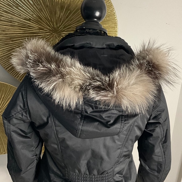 **Descente Ski Jacket with Real Fur Hood** - Picture 4 of 8